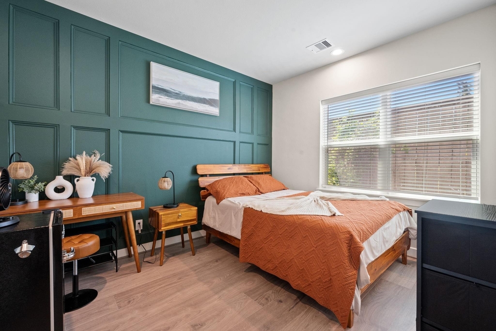 3019 Hicks Street - Photo 2