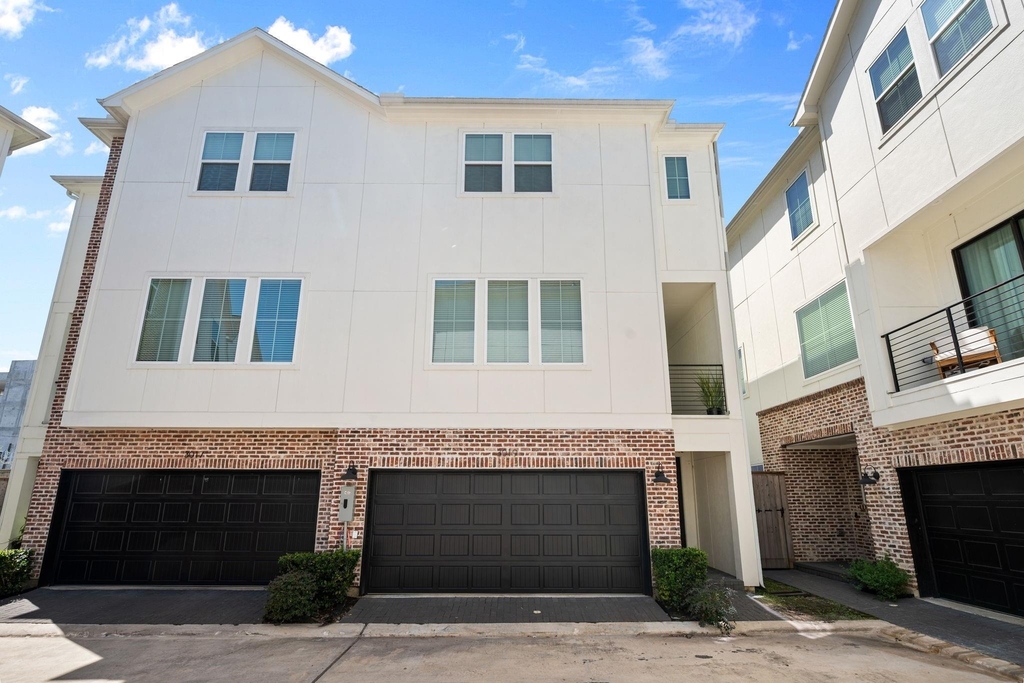 3019 Hicks Street - Photo 0