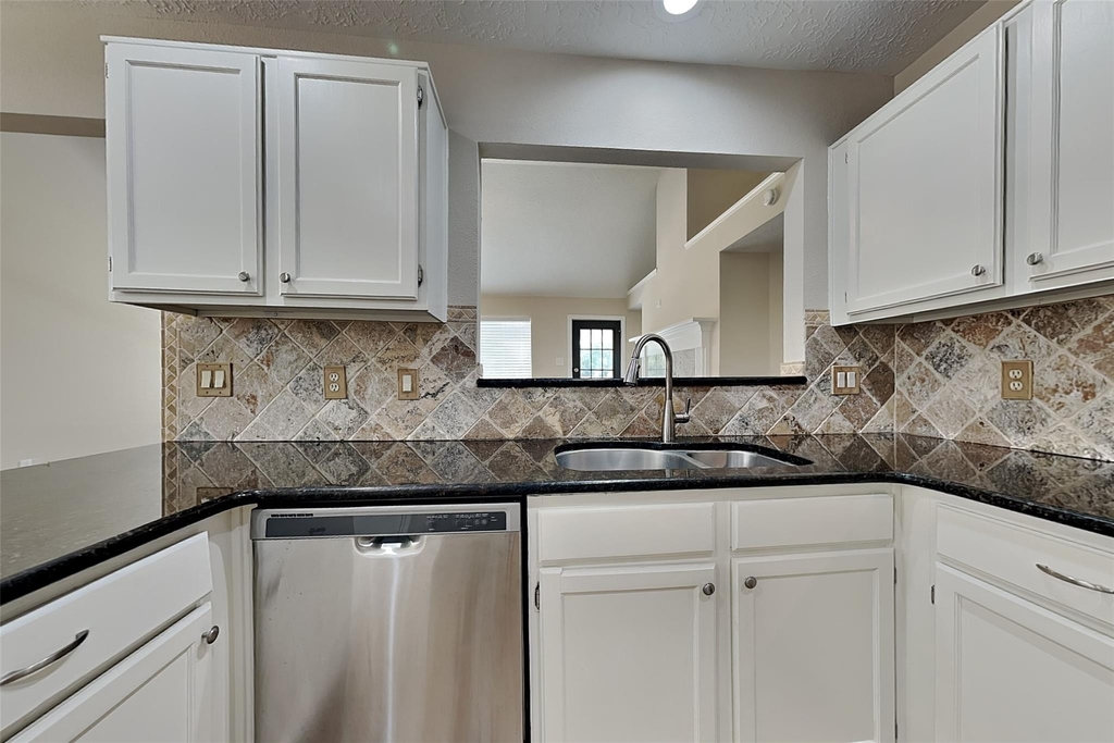 2915 Bentley Court - Photo 5