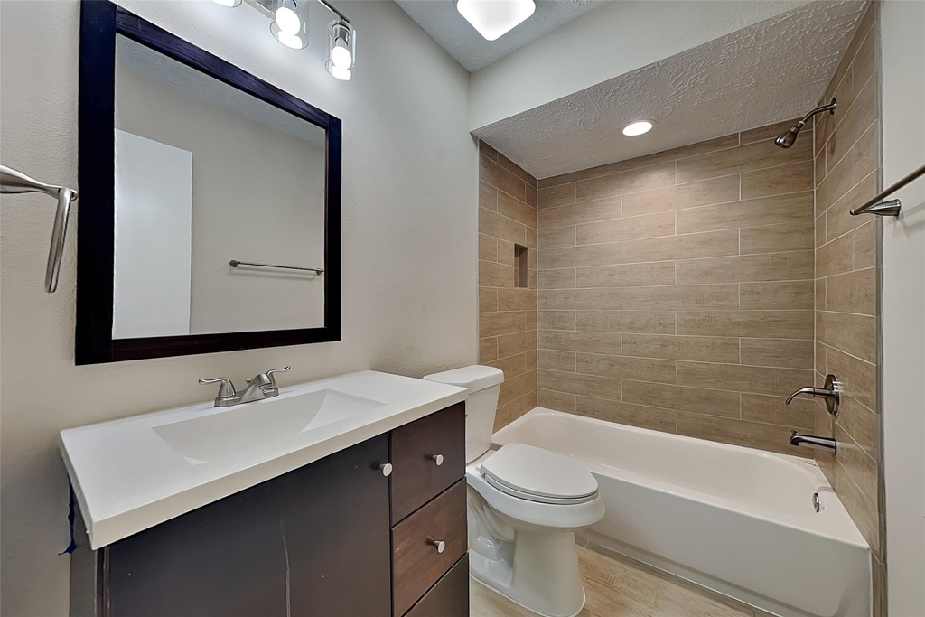 2915 Bentley Court - Photo 16