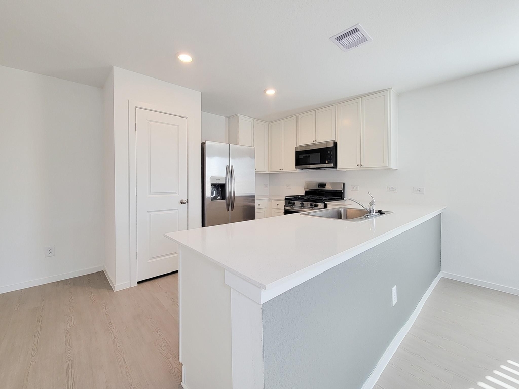 15671 Plum Brook Drive - Photo 10