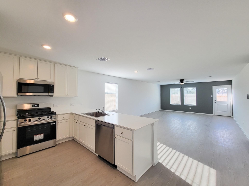 15671 Plum Brook Drive - Photo 13