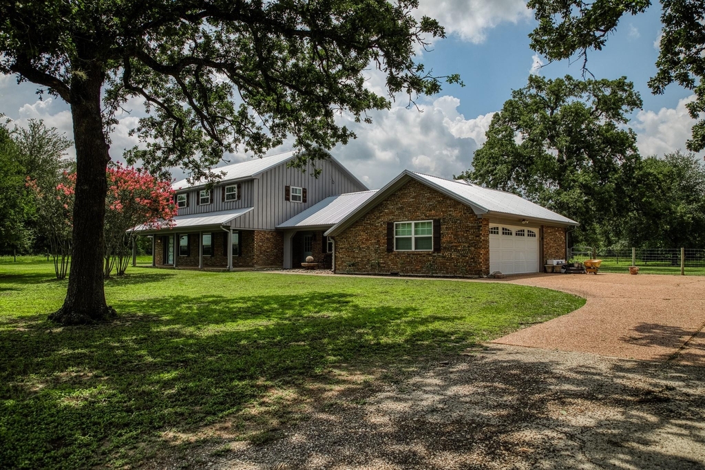 528 E Us Highway 290 Highway - Photo 1