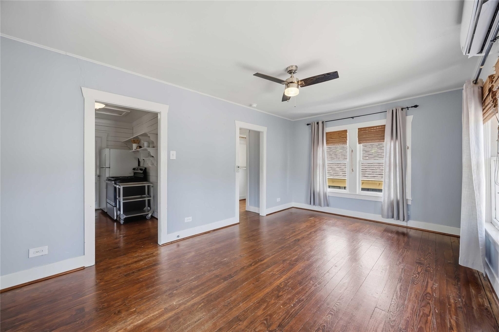 2714 Reagan - Photo 2