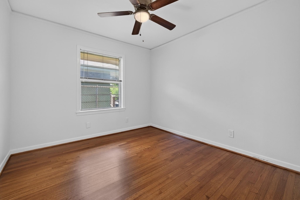 5027 Creekbend Drive - Photo 12