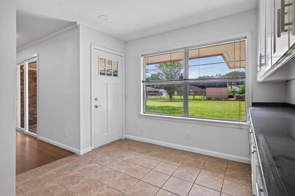 5027 Creekbend Drive - Photo 8