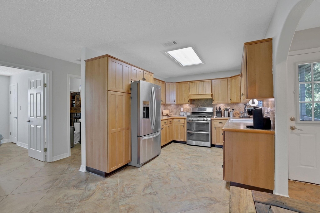 140 Elm Drive - Photo 3