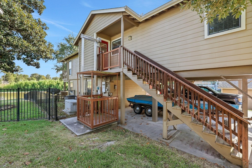 140 Elm Drive - Photo 2