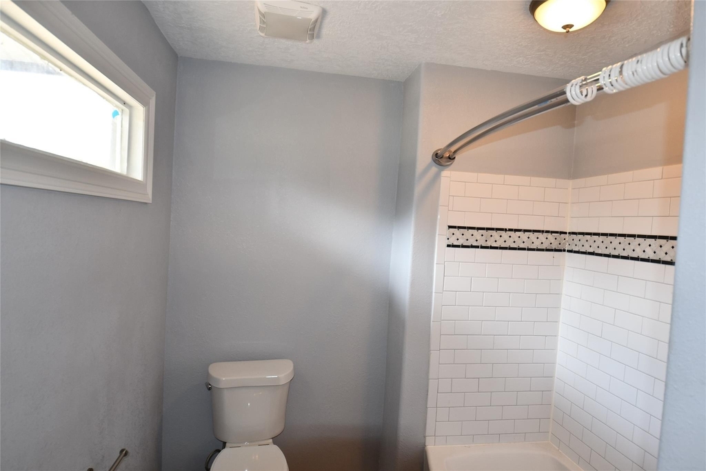 405 County Road 2296 - Photo 3