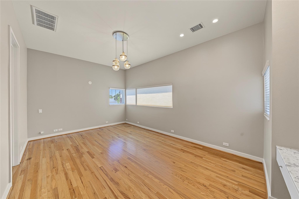 1909 Oakdale Street - Photo 10