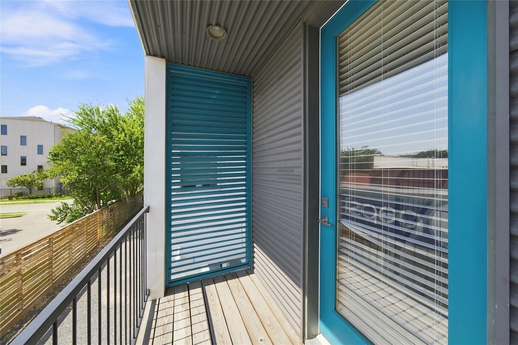 1909 Oakdale Street - Photo 16