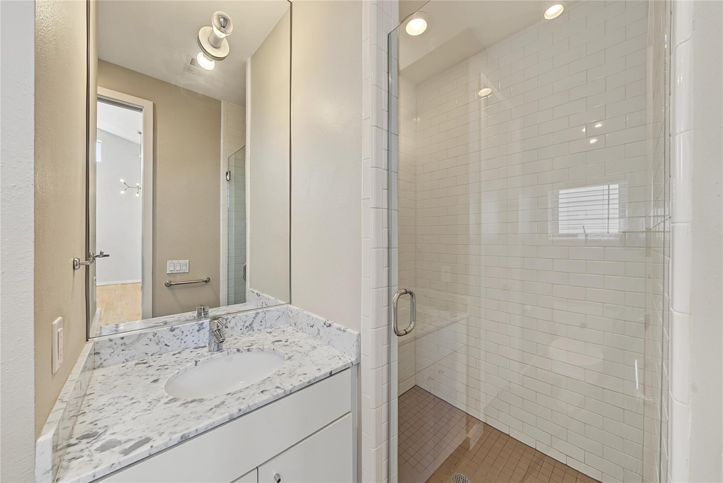1909 Oakdale Street - Photo 21