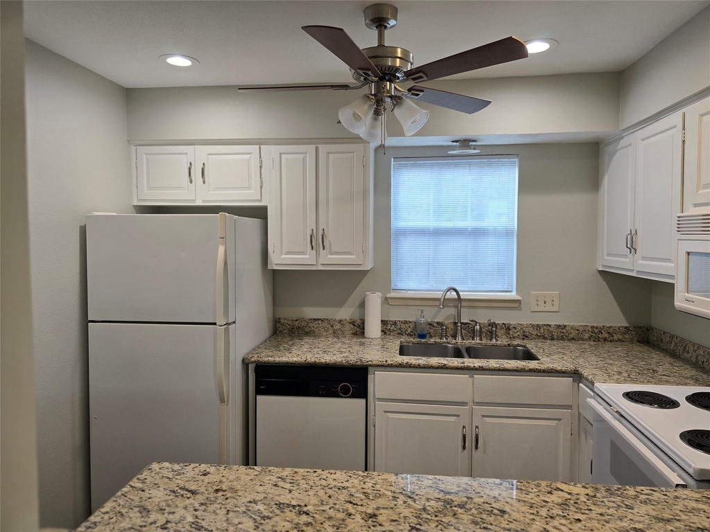 12968 Trail Hollow Drive - Photo 8