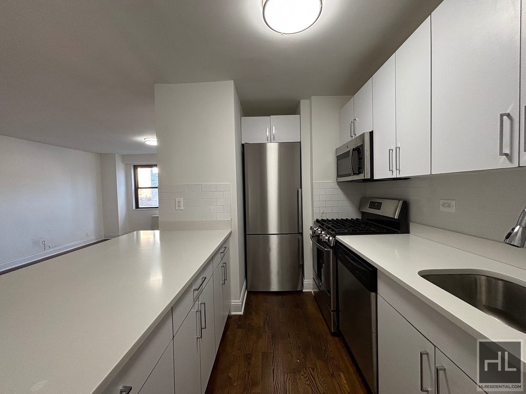 East 89th Street - Photo 6