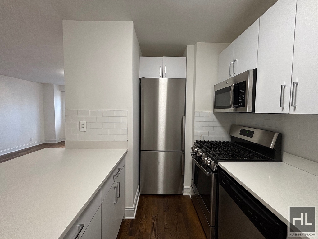 East 89th Street - Photo 5