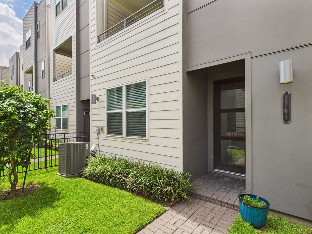 2761 Clinton Drive - Photo 1