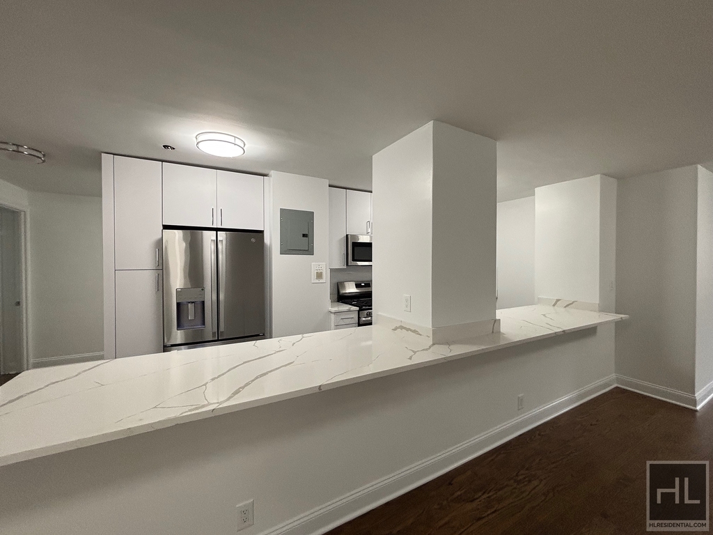 E 89 St - Photo 5