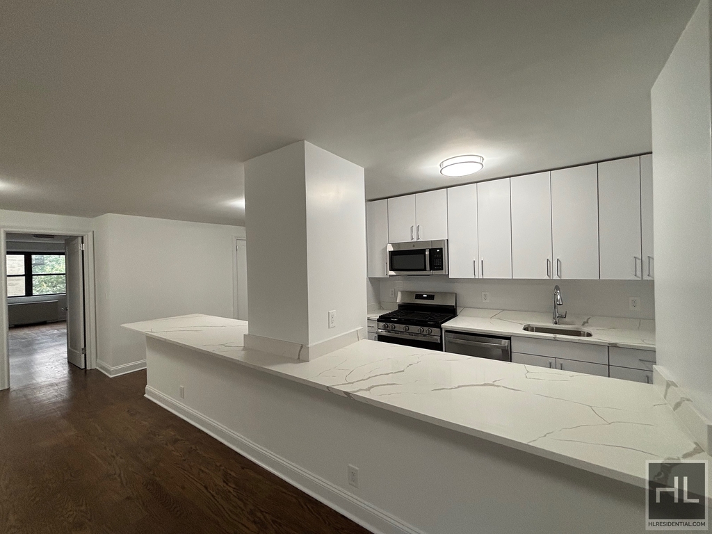 E 89 St - Photo 7