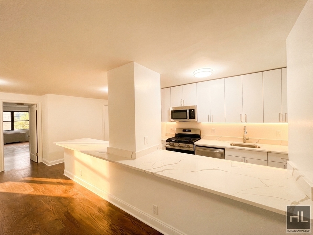 E 89 St - Photo 0