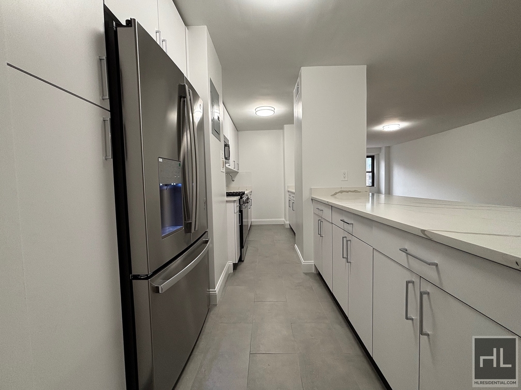 E 89 St - Photo 2