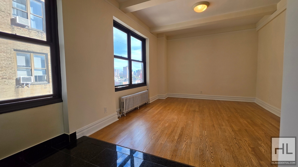 Second Avenue - Photo 3
