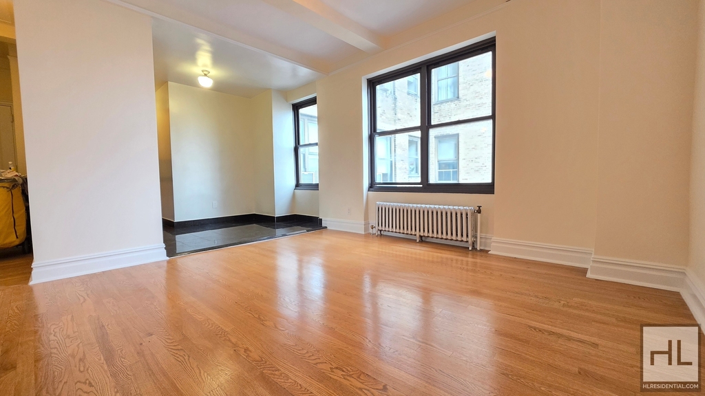 Second Avenue - Photo 1