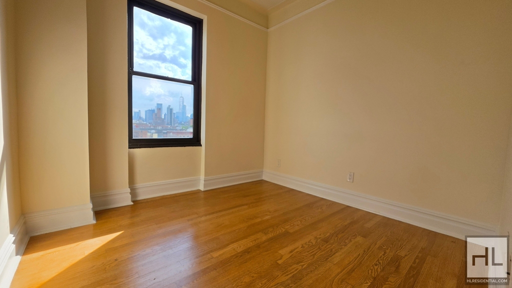 Second Avenue - Photo 5