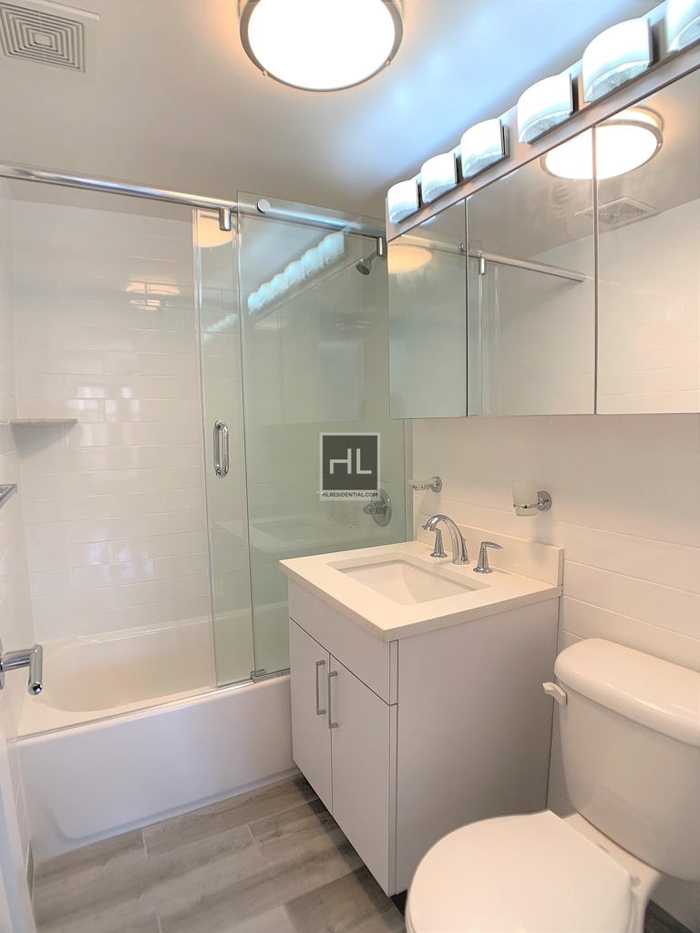 E 16 St - Photo 2