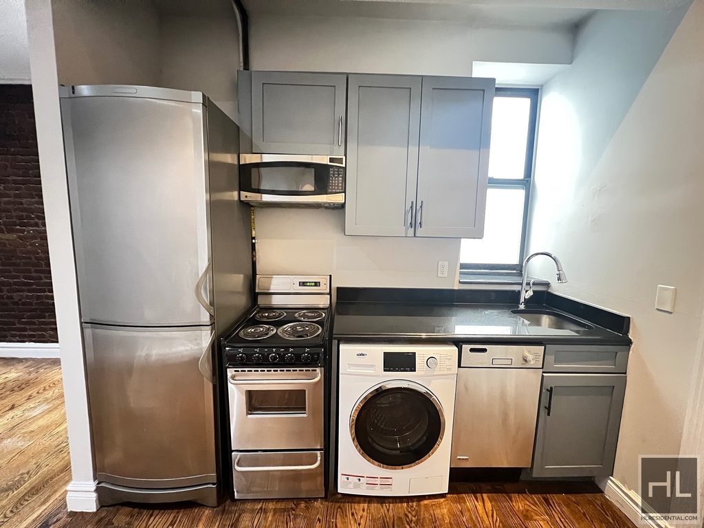 East 23rd Street - Photo 6