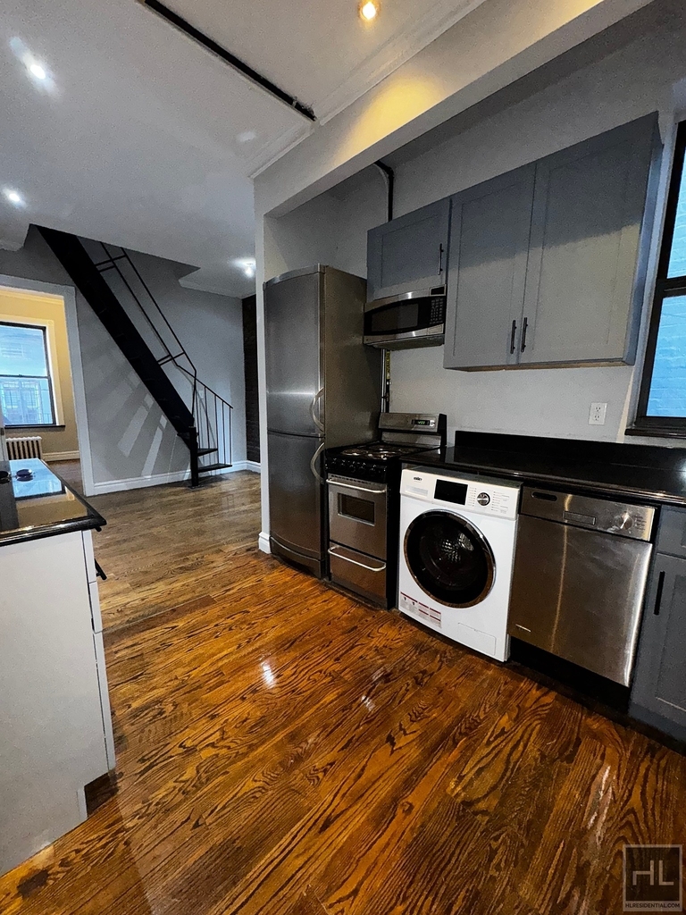 East 23rd Street - Photo 3