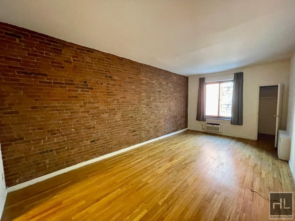 East 80th Street - Photo 2