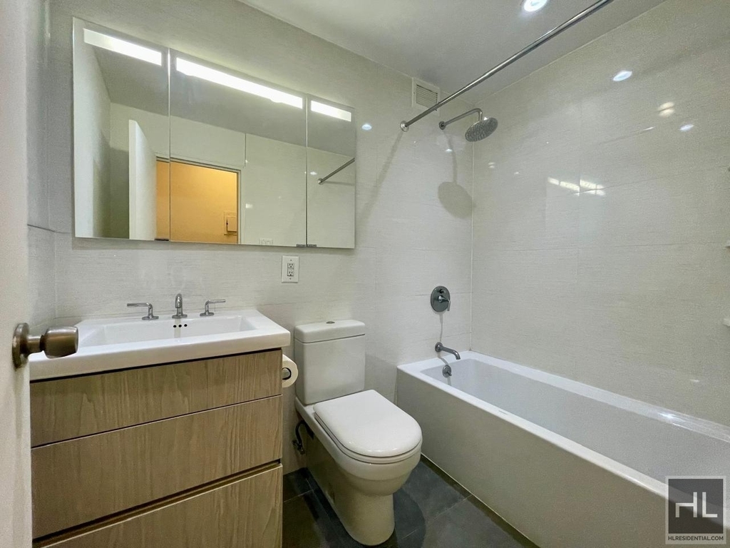 East 80th Street - Photo 3