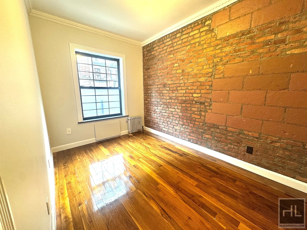 East 11th Street - Photo 4