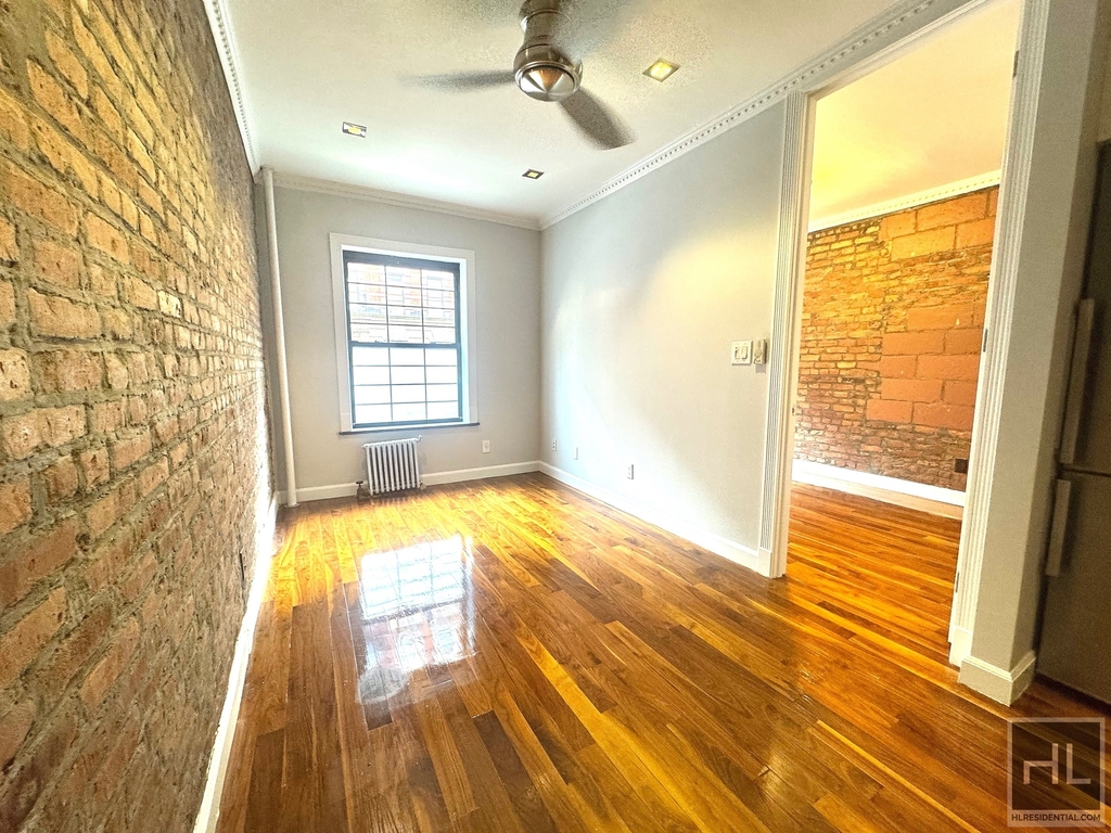 East 11th Street - Photo 5