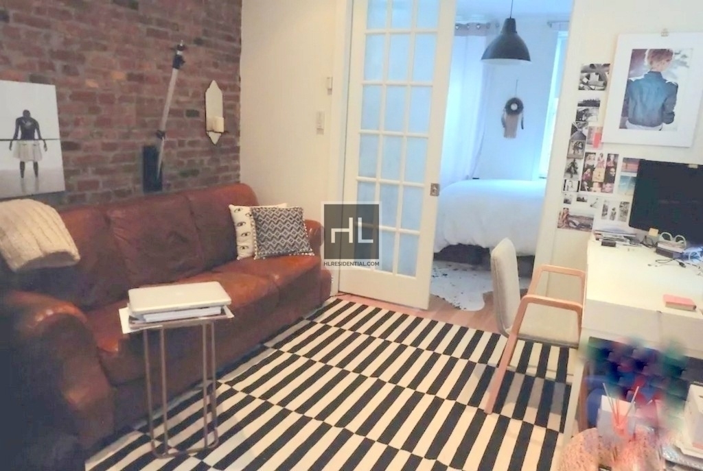 E 7th St. - Photo 3