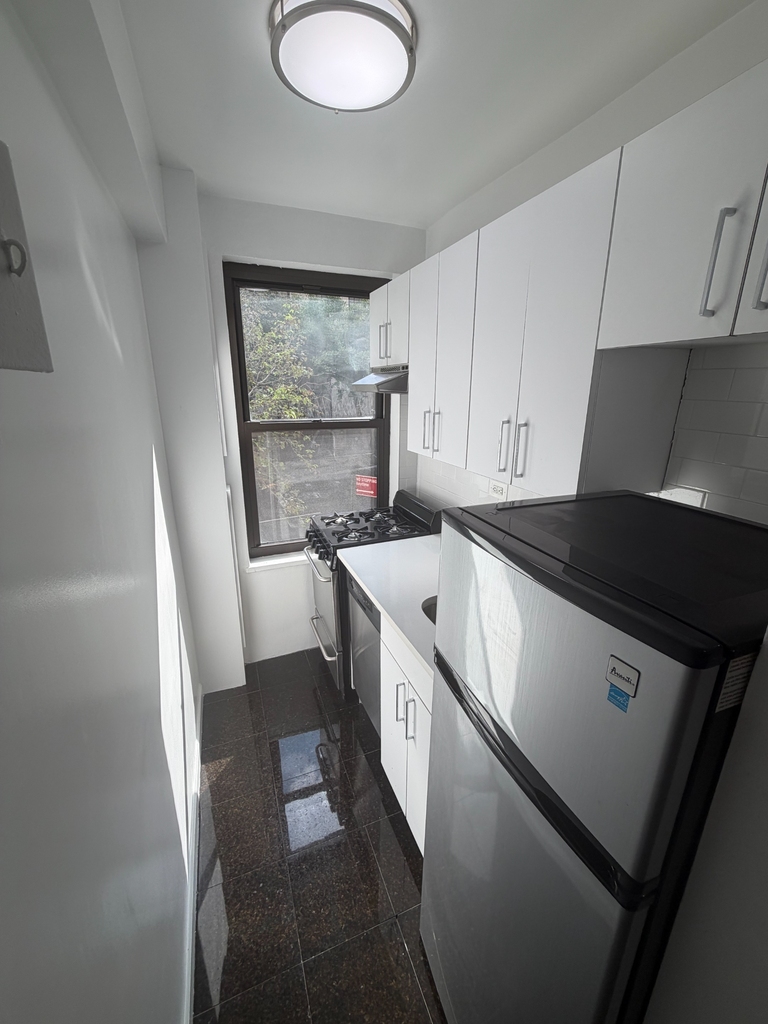 East 38th Street - Photo 6