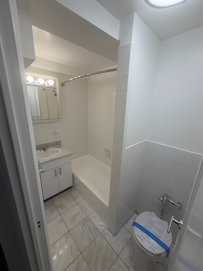 East 38th Street - Photo 7