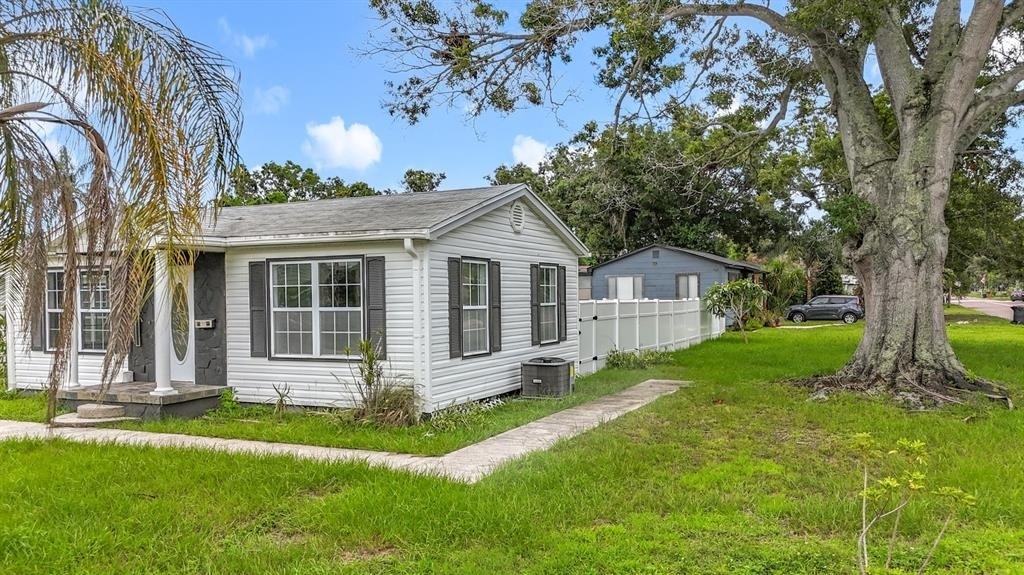 2122 52nd Avenue N - Photo 10