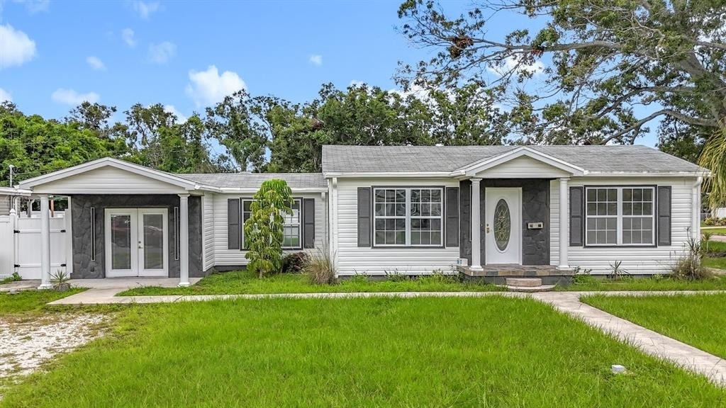 2122 52nd Avenue N - Photo 0