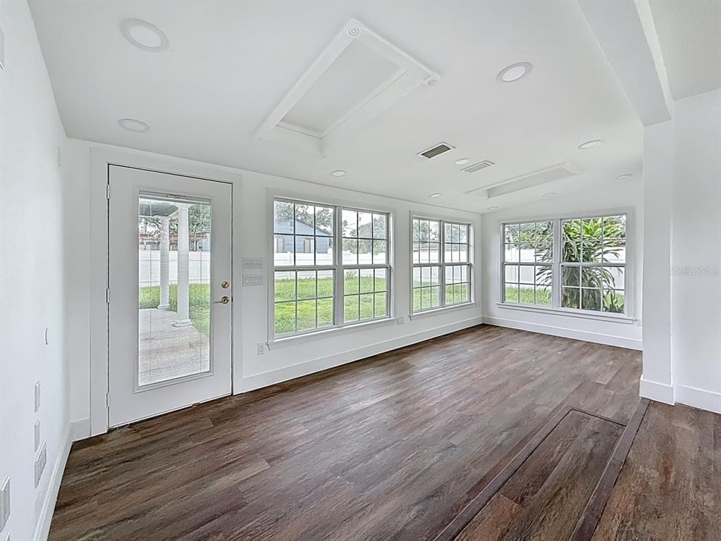 2122 52nd Avenue N - Photo 23