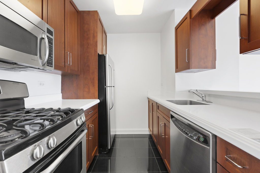 400 East 71st Street - Photo 2