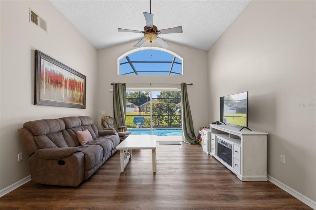 334 Grosvenor Loop - Photo 23