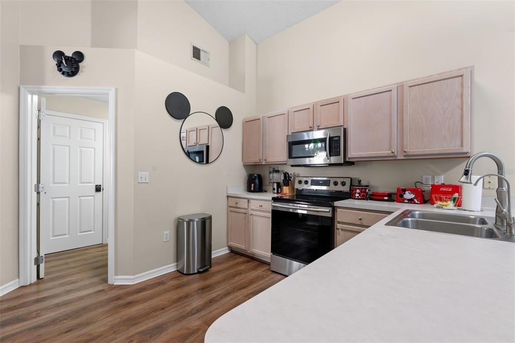 334 Grosvenor Loop - Photo 18