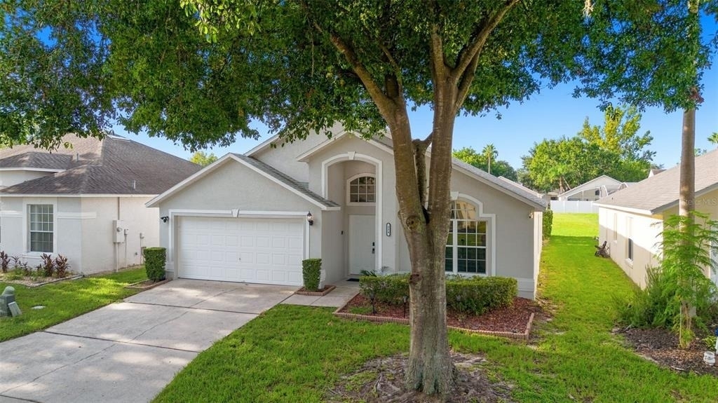 334 Grosvenor Loop - Photo 0