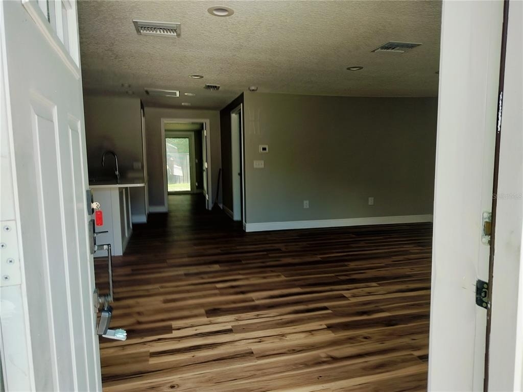 25405b Colmar Avenue - Photo 5