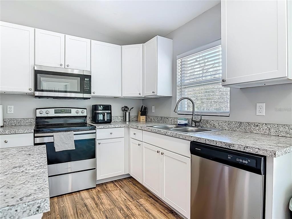 640 Chestnut Avenue - Photo 1