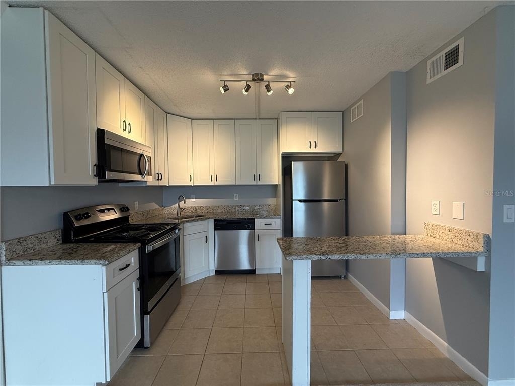 927 S Pine Ridge Circle - Photo 3