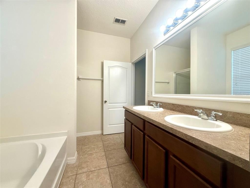 1642 Buckeye Fls Way - Photo 7