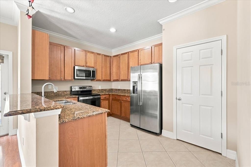 2403 S Shine Avenue - Photo 2