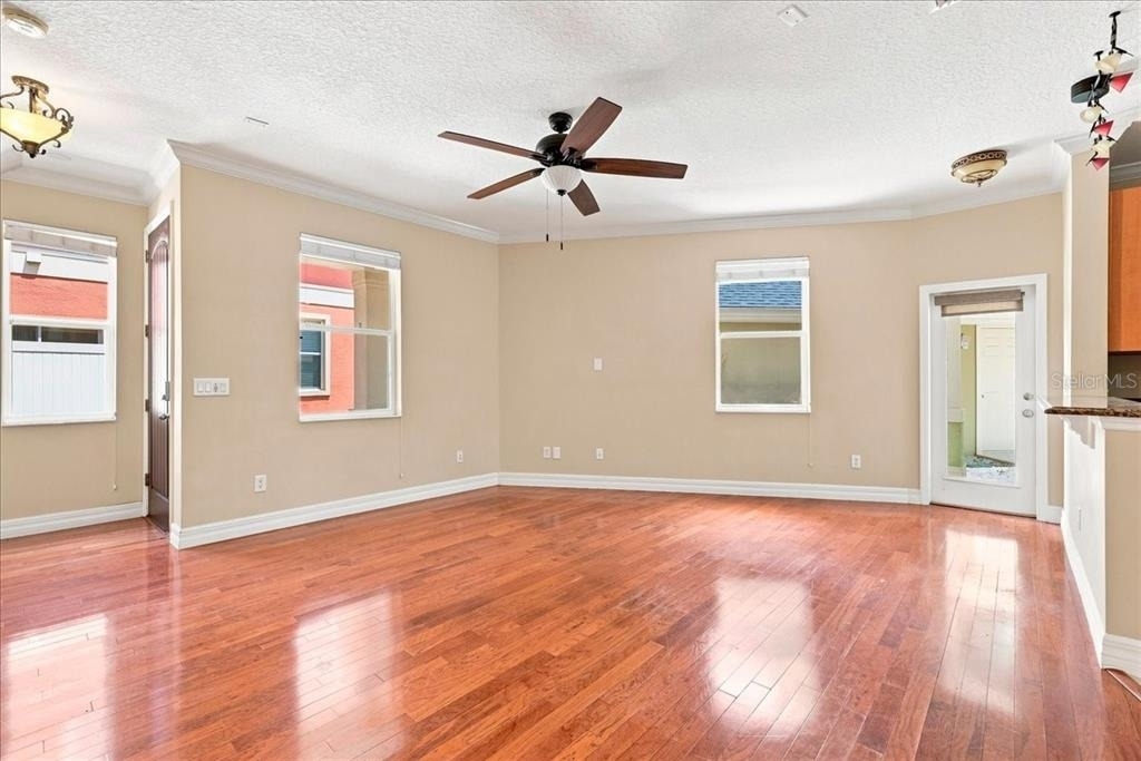 2403 S Shine Avenue - Photo 5